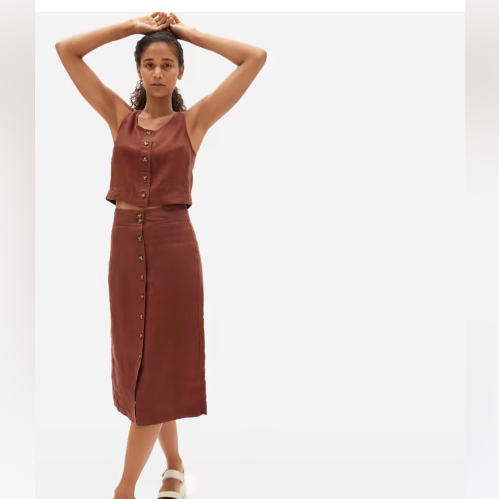 Everlane. Linen Button Front Skirt in Rosewood. Size 4